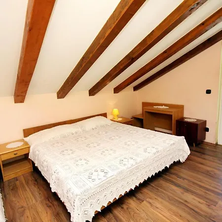 And By The Sea Jelsa, Hvar - 4602 Guest house