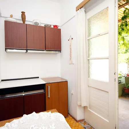 And By The Sea Jelsa, Hvar - 4602 Guest house